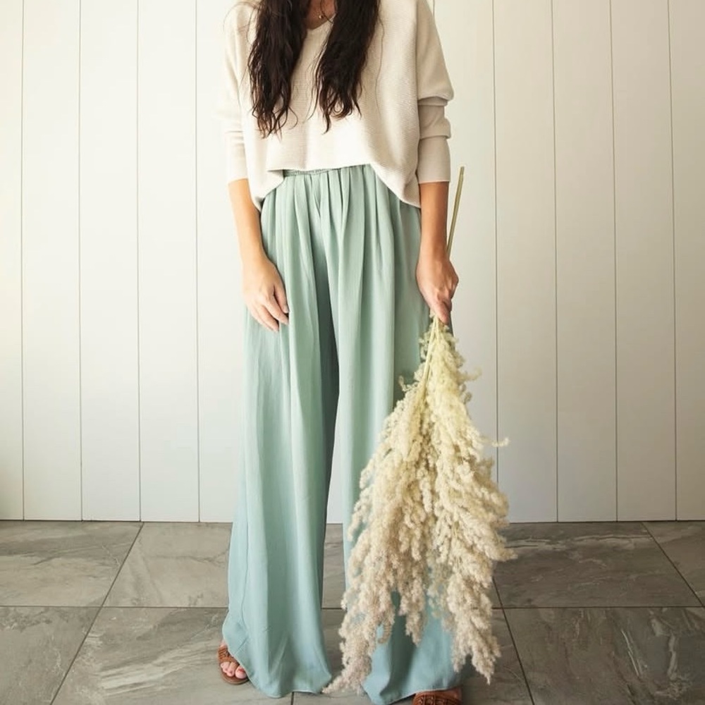 Q.Noor Kylee Pants Sage Green Small (Discontinued)